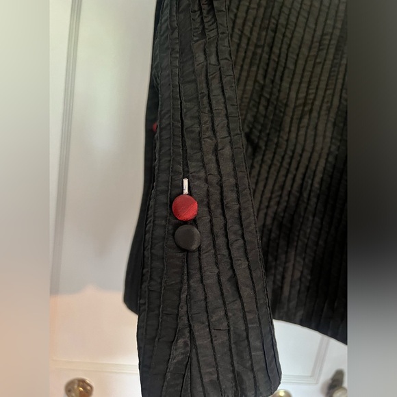Black/ Red reversible dressy jacket. - Picture 7 of 11